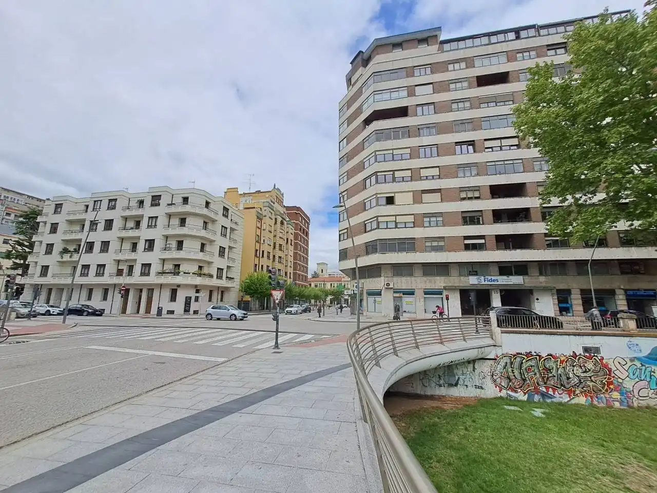 Vista exterior de Pis en venda en Burgos amb Calefacció, Parquet i Terrassa