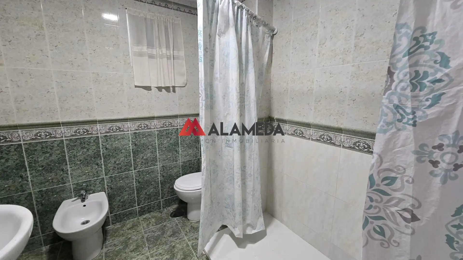 Bany de Local en venda en Medina Sidonia amb Moblat