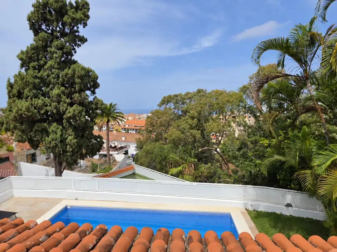Vista exterior de Casa o xalet en venda en Puerto de la Cruz amb Terrassa i Piscina