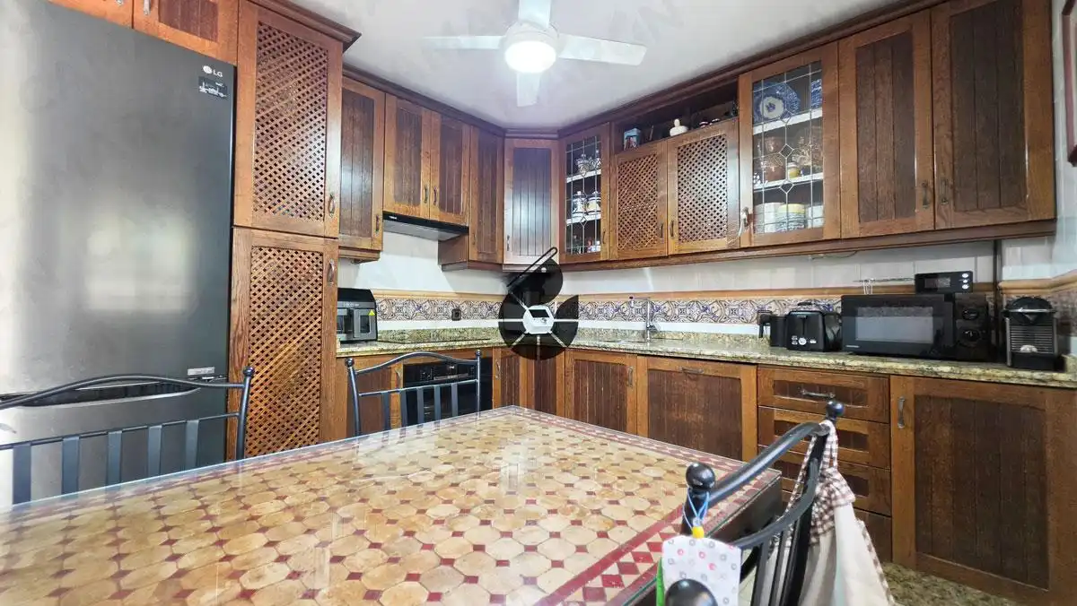 Cocina de Casa adosada en venta en Mairena del Aljarafe con Aire acondicionado y Trastero