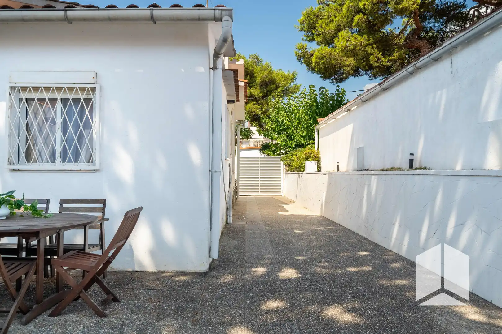 Vista exterior de Casa o xalet en venda en Castelldefels amb Aire condicionat, Terrassa i Traster
