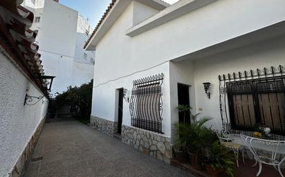 Vista exterior de Casa o xalet en venda en Vélez-Málaga amb Terrassa, Moblat i Rentadora