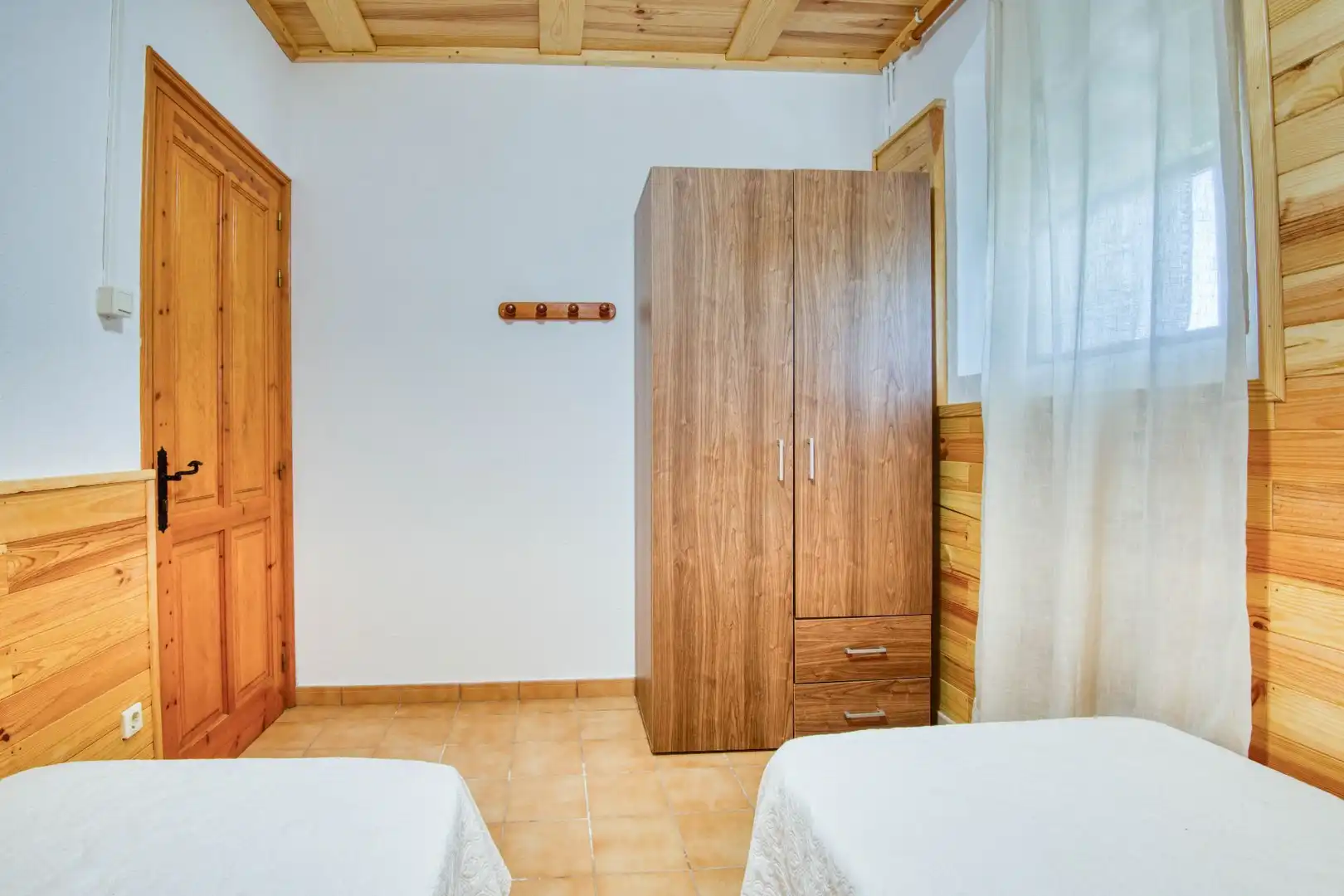 Schlafzimmer von Country house zum Verkauf in Albons mit Privatgarten, Terrasse und Schwimmbad