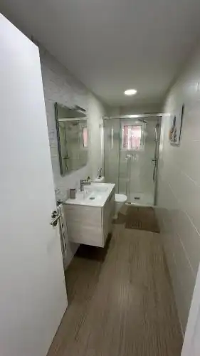 Badezimmer von Wohnungen zur Miete in San Bartolomé de Tirajana mit Klimaanlage, Heizung und Terrasse