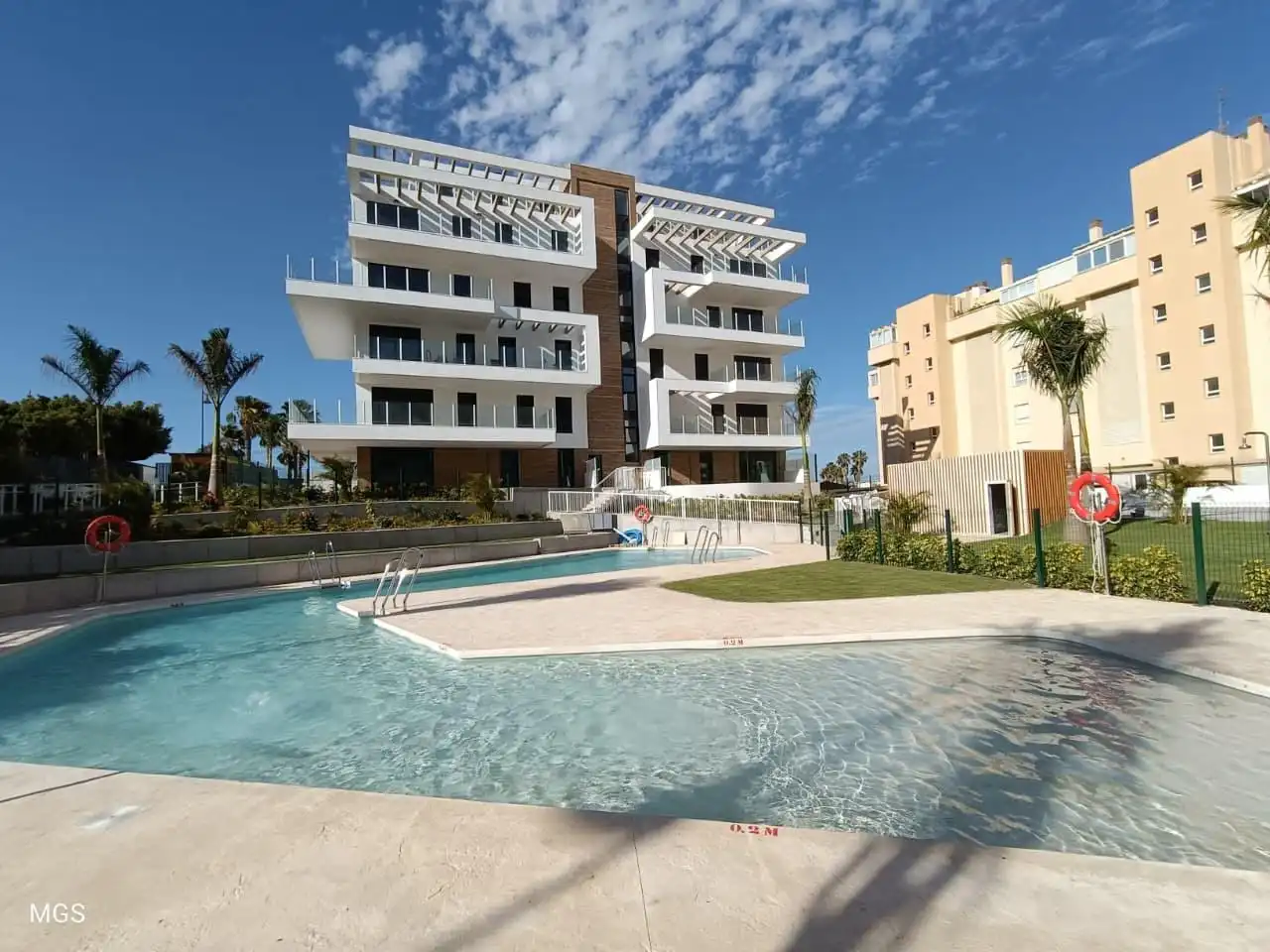 Piscina de Apartamento de alquiler en Torremolinos con Aire acondicionado, Calefacción y Jardín privado