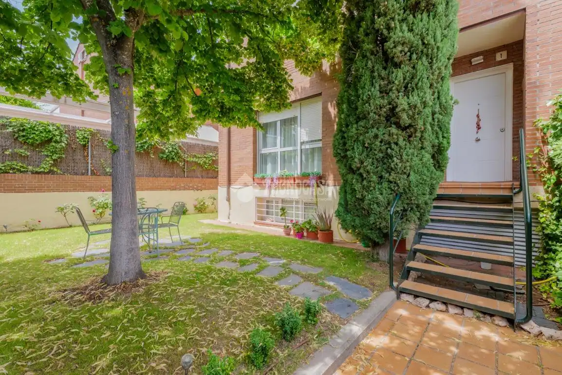 Jardí de Casa adosada en venda en Tres Cantos amb Aire condicionat i Calefacció