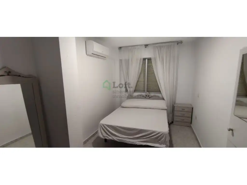 Dormitori de Apartament de lloguer en Badajoz amb Aire condicionat, Moblat i Rentadora