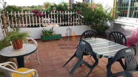 Foto 2 de Casa adosada de alquiler en N/a, Trayamar, Málaga