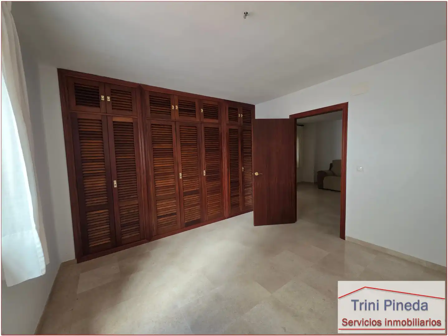 Schlafzimmer von Wohnung zum Verkauf in Sevilla mit Ofen und Waschmaschine