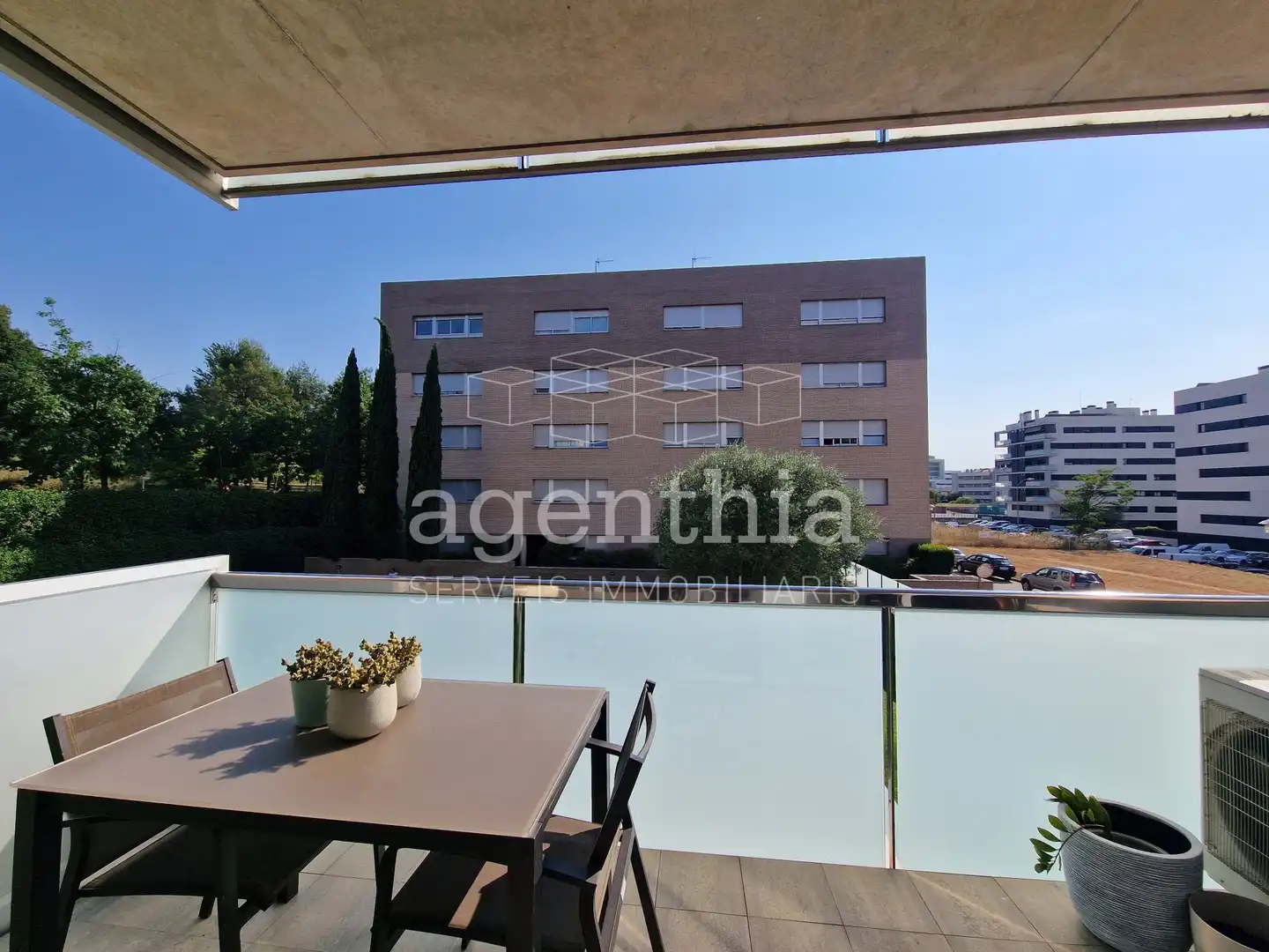 Wohnung zum Verkauf in Girona mit Klimaanlage, Heizung und Terrasse