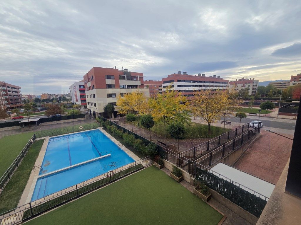 Piscina de Piso en venta en  Logroño
