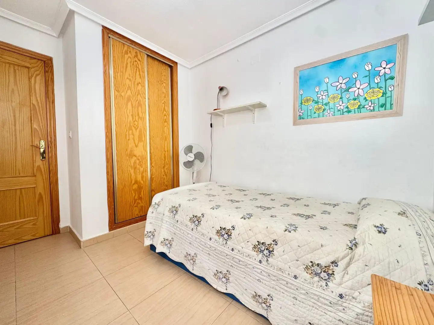 Habitación de Apartamento de alquiler en Torrevieja con Aire acondicionado, Calefacción y Amueblado