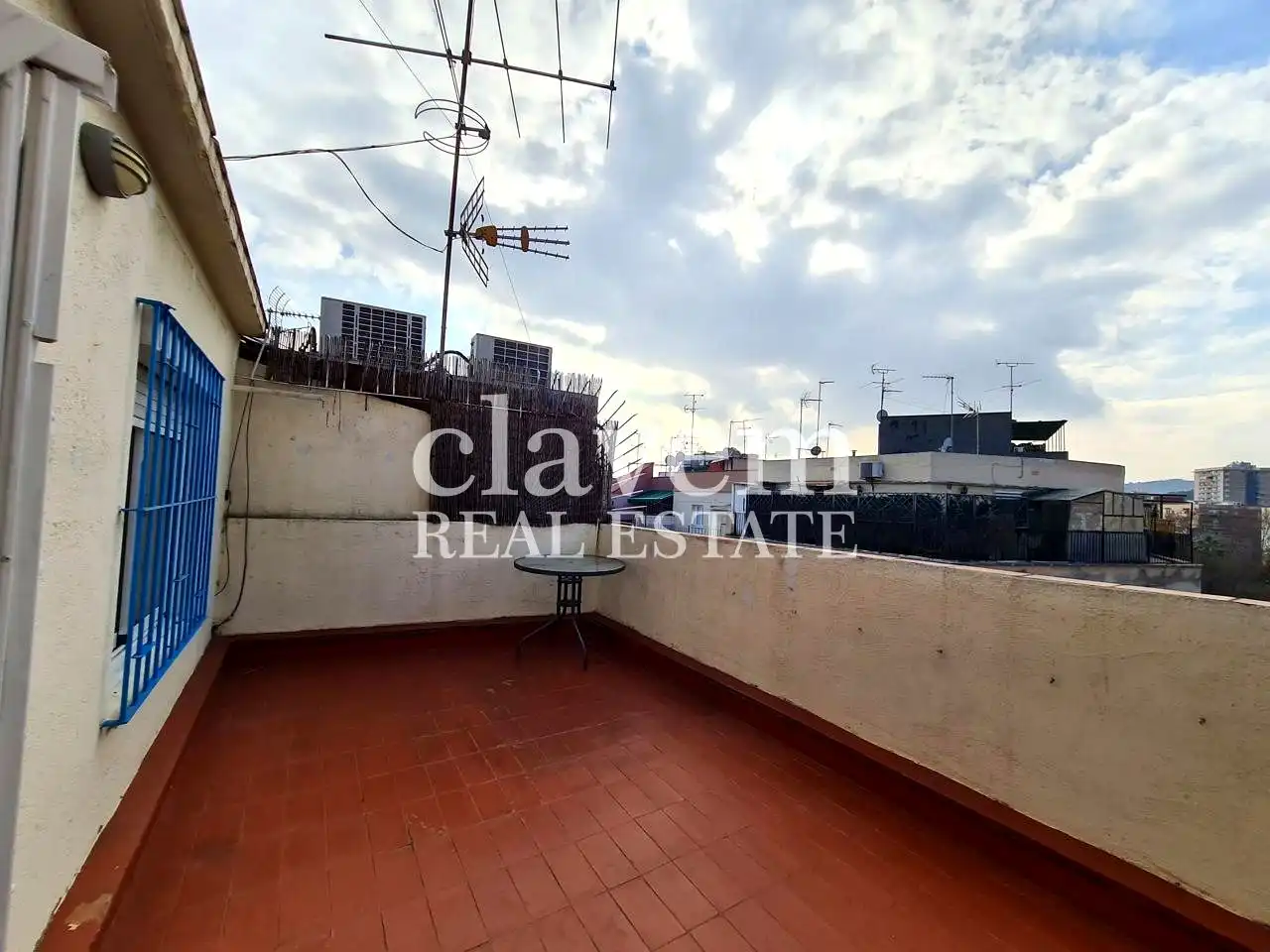 Außenansicht von Gebäude zum Verkauf in Barcelona