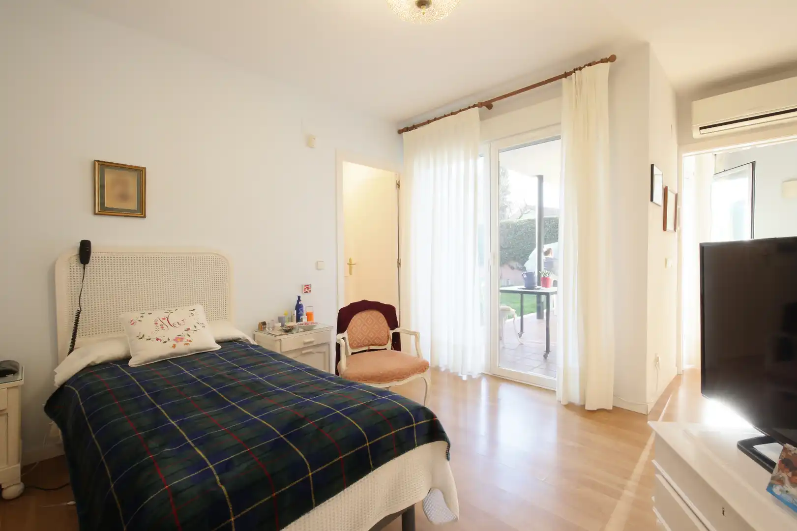Bedroom of Houses for sale in Las Rozas de Madrid  with Air Conditioner and Heating