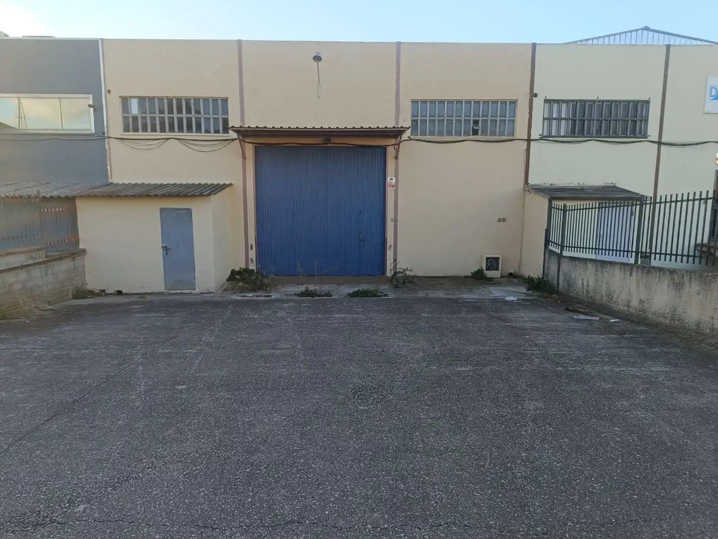 Nau industrial de lloguer a Carrer Indústria 2N