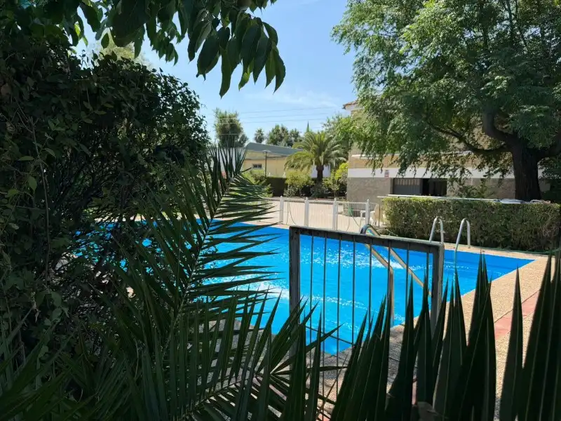 Piscina de Finca rústica en venta en Lucena