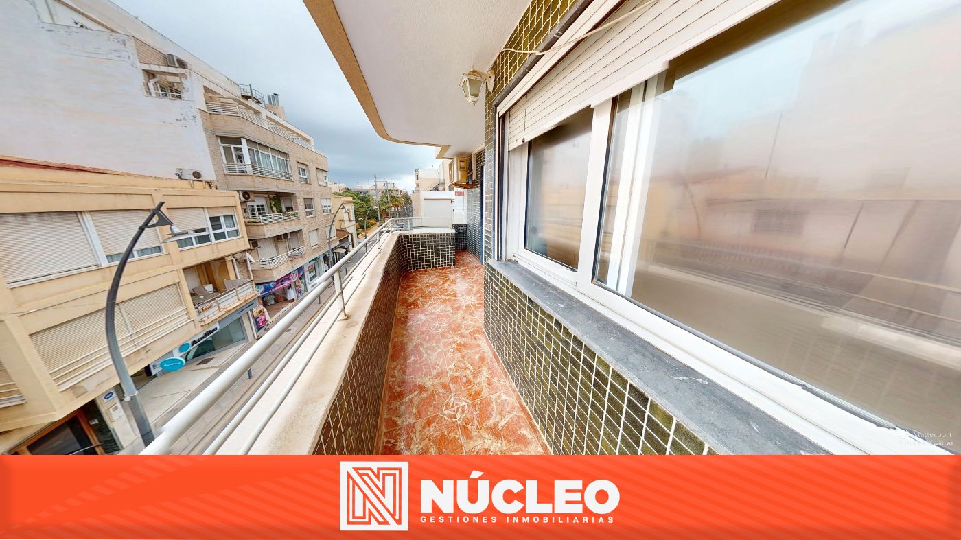 Terraza de Piso en venta en Torrevieja con Aire acondicionado, Amueblado y Horno