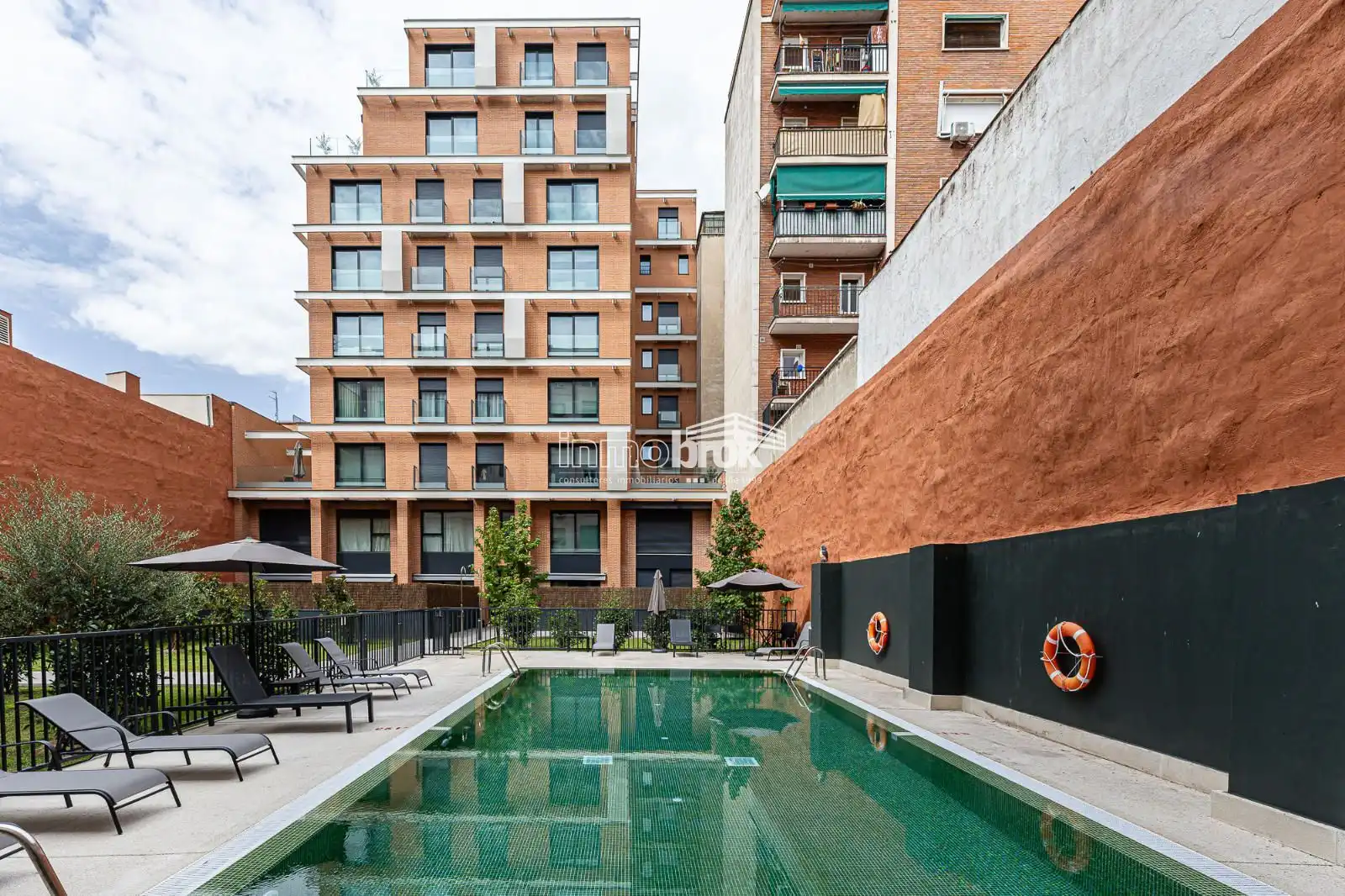 Swimming pool of Flat for rent in  Madrid Capital  with Air Conditioner, Storage room and Swimming Pool
