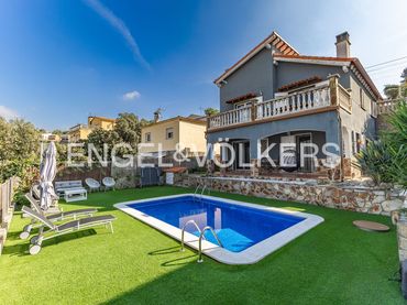 House with garden for sale in Abrera
