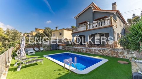 Magnífica casa en Abrera con jardín, piscina e impresionantes vistas.