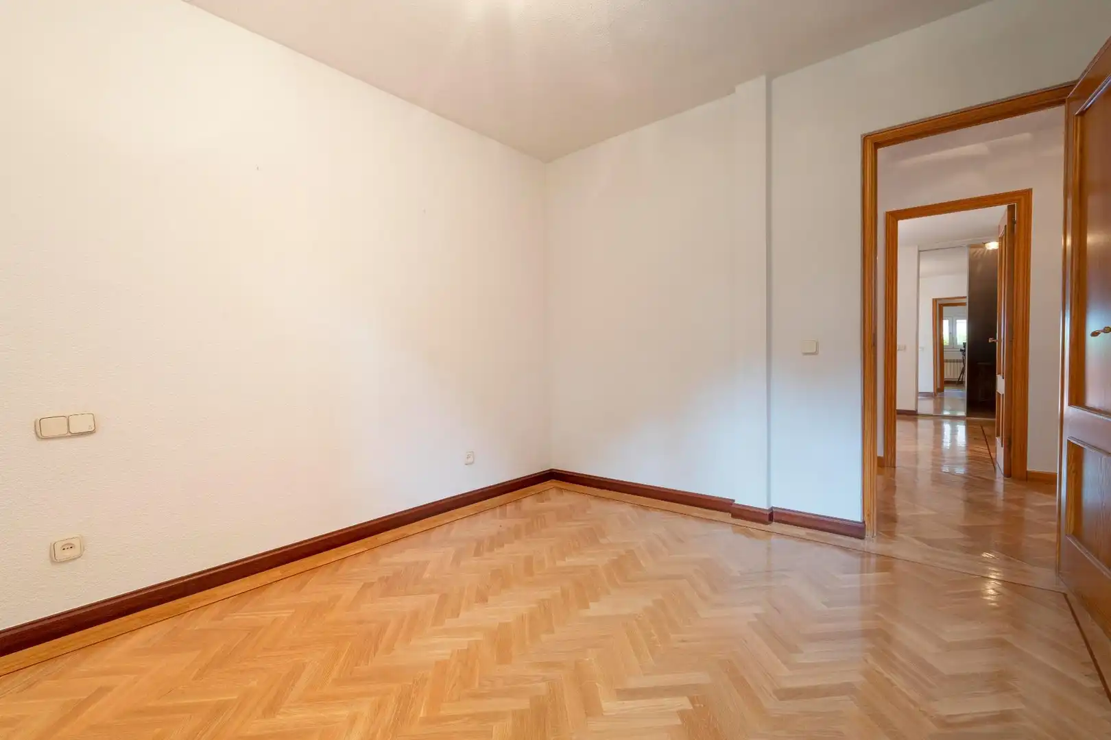 Casa aparellada amb piscina en venda a Avenida Europa, imagen 45