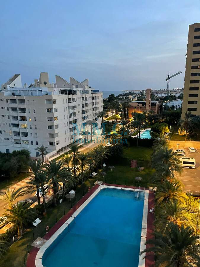Vista exterior de Pis de lloguer en Roquetas de Mar amb Aire condicionat, Calefacció i Terrassa