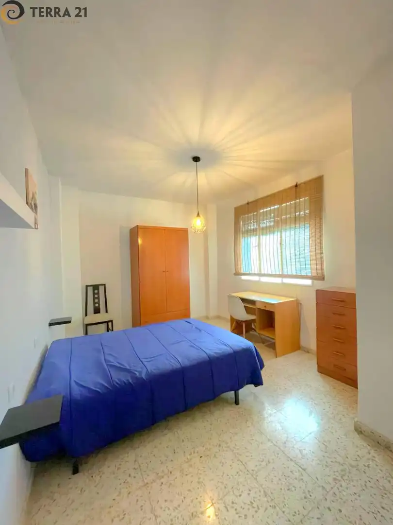 Habitación de Piso de alquiler en Jaén con Amueblado y Balcón