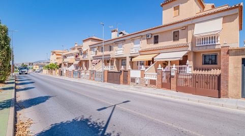 Foto 2 de Casa adosada en venta en Ogíjares, Granada