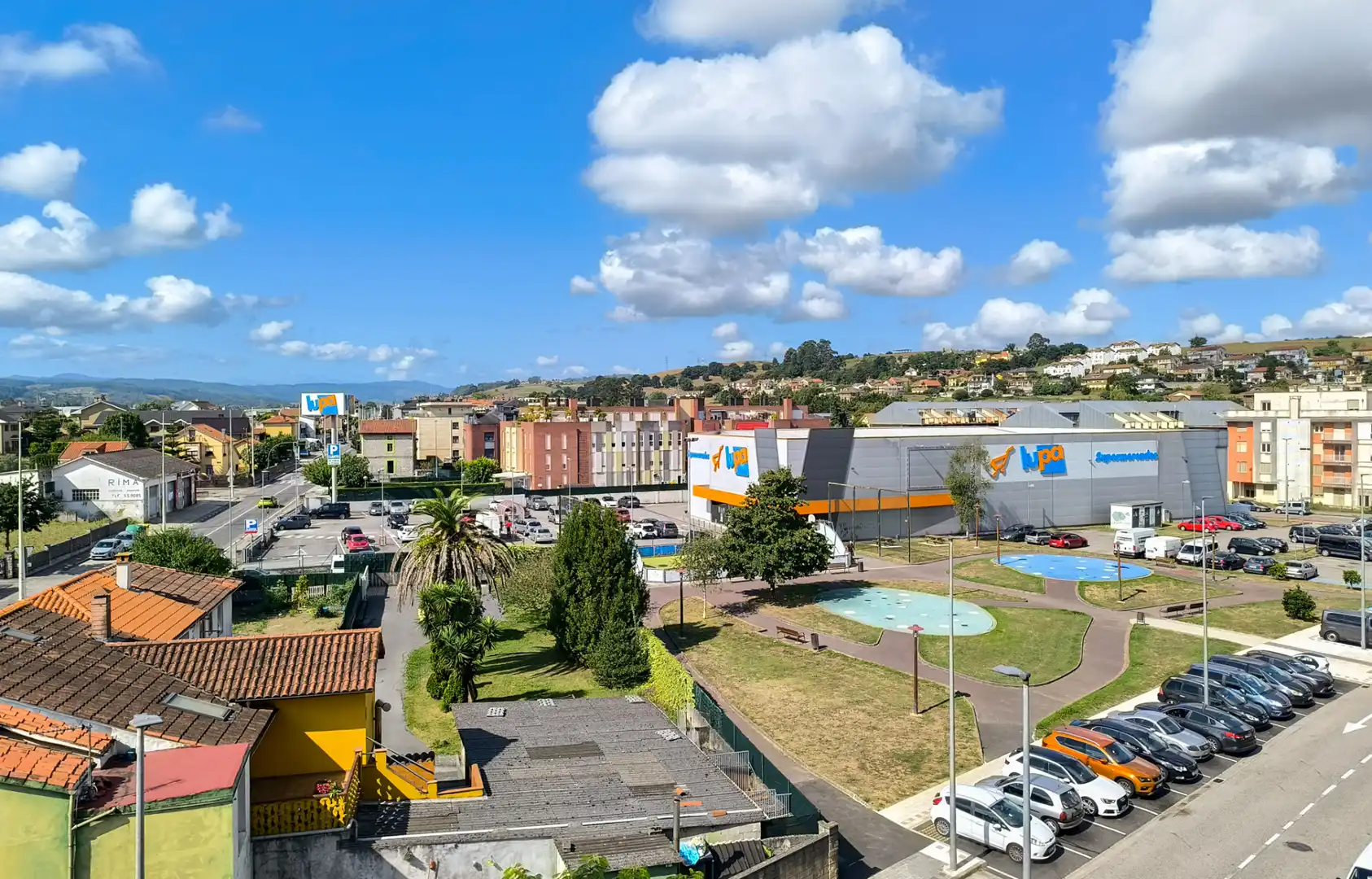 Vista exterior de Ático en venta en El Astillero   con Calefacción y Terraza