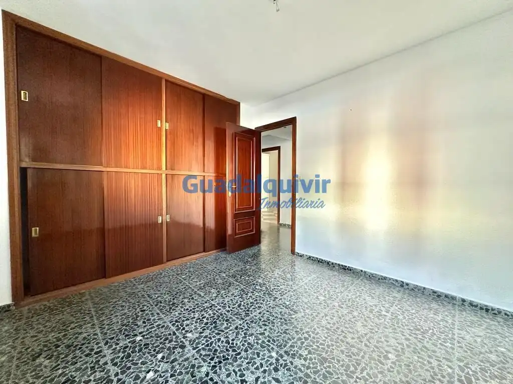Habitación de Piso en venta en Sevilla con Aire acondicionado, Calefacción y Terraza