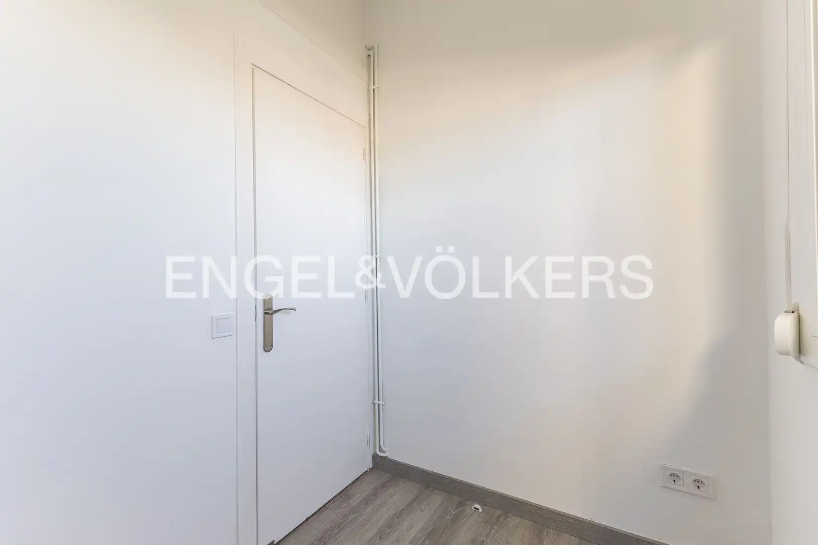 Wohnung zum Verkauf in Barcelona mit Klimaanlage, Heizung und Parkett
