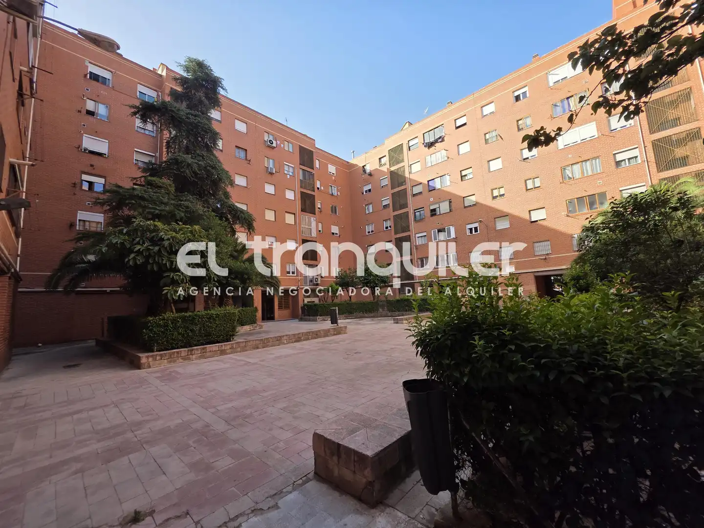 Vista exterior de Pis en venda en Madrid amb Aire condicionat, Terrassa i Moblat