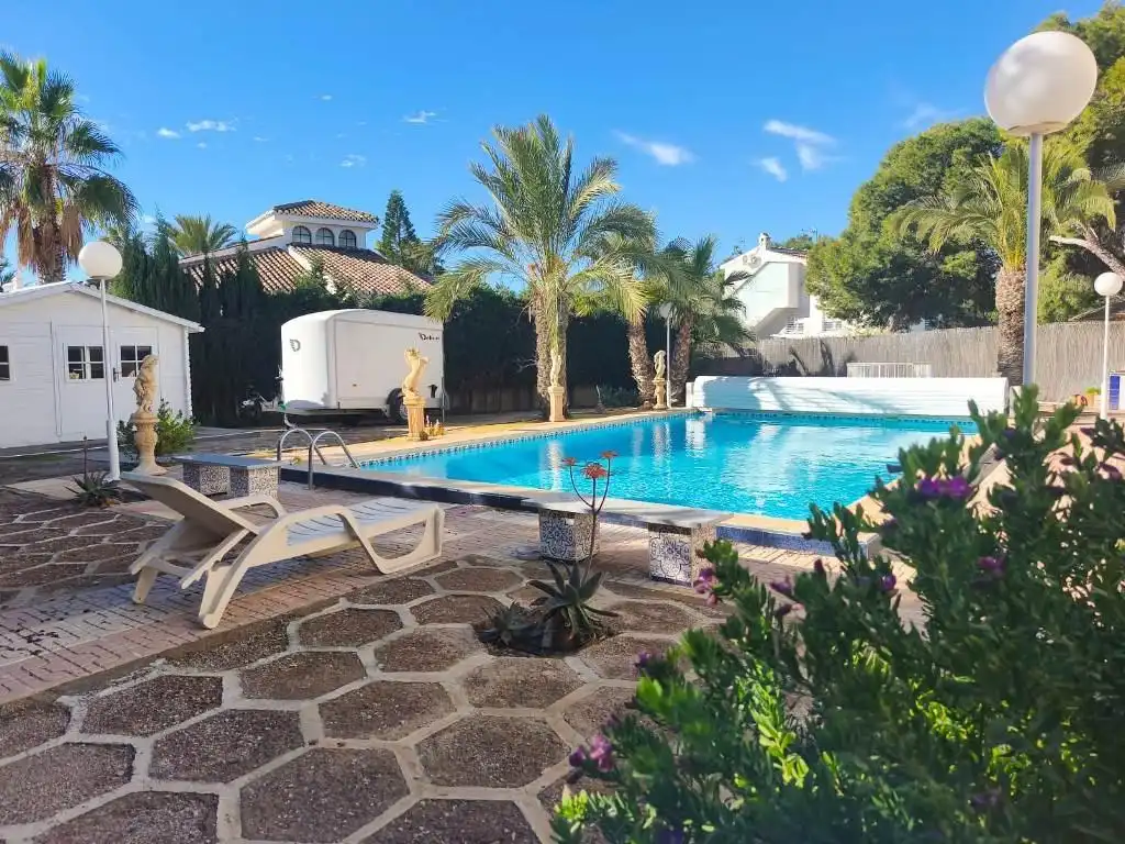 Schwimmbecken von Haus oder Chalet zum Verkauf in Cartagena mit Klimaanlage, Heizung und Privatgarten