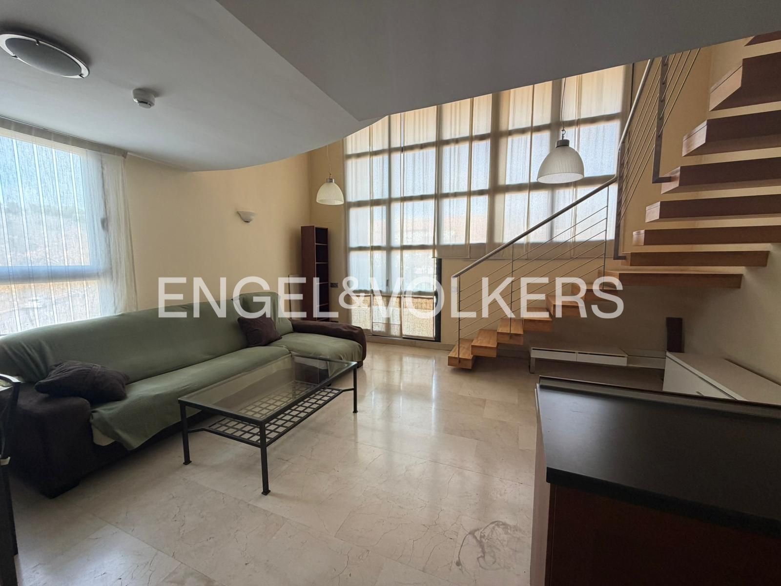 Sala d'estar de Loft de lloguer en San Sebastián de los Reyes amb Aire condicionat, Calefacció i Parquet