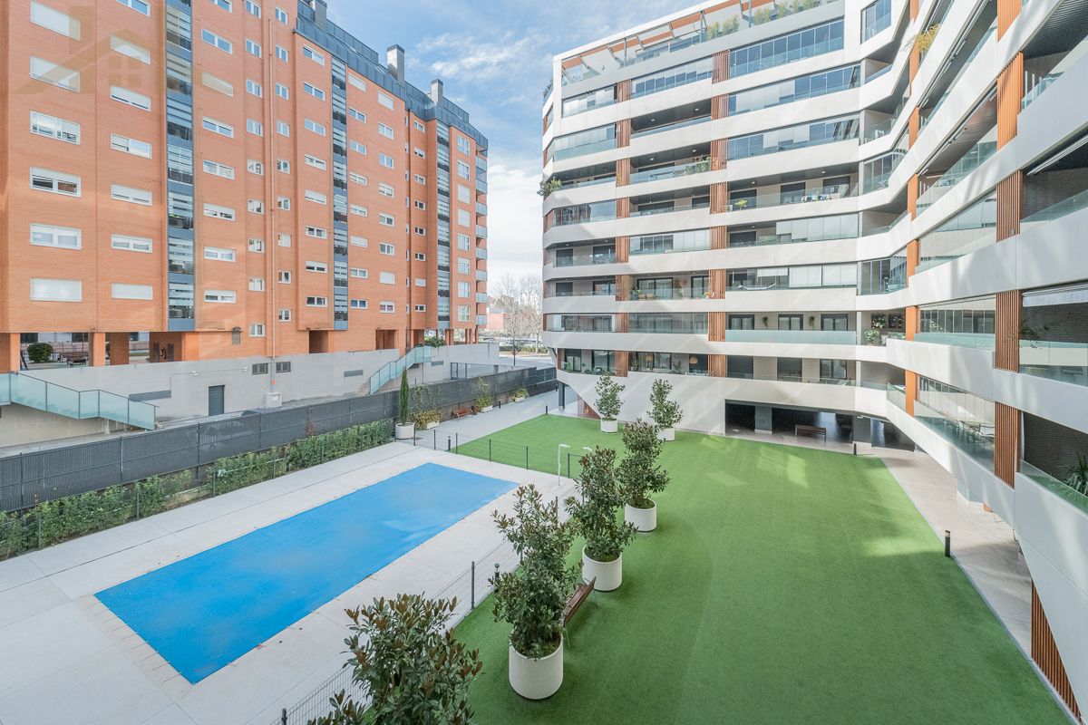 Piscina de Pis en venda en Tres Cantos amb Aire condicionat, Calefacció i Terrassa