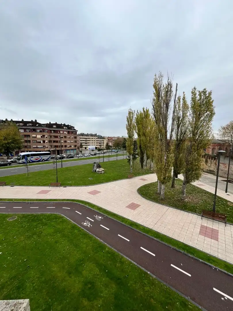 Vista exterior de Pis en venda en Oviedo 