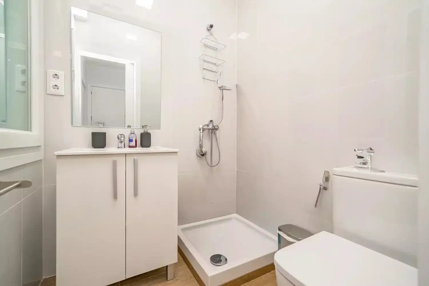 Badezimmer von Geschaftsraum zur Miete in Madrid mit Klimaanlage