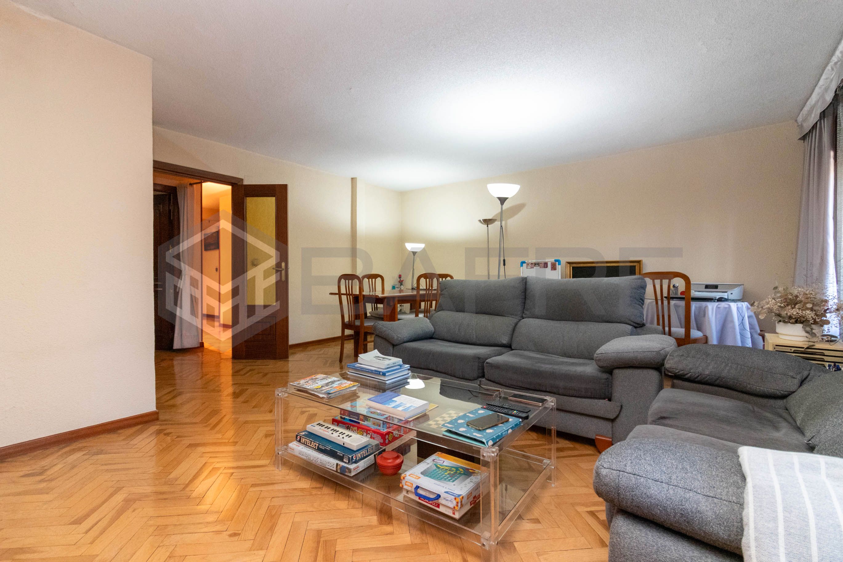 Living room of Flat for sale in  Madrid Capital  with Air Conditioner, Heating and Parquet flooring