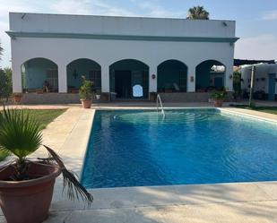 Piscina de Casa o xalet de lloguer en Utrera