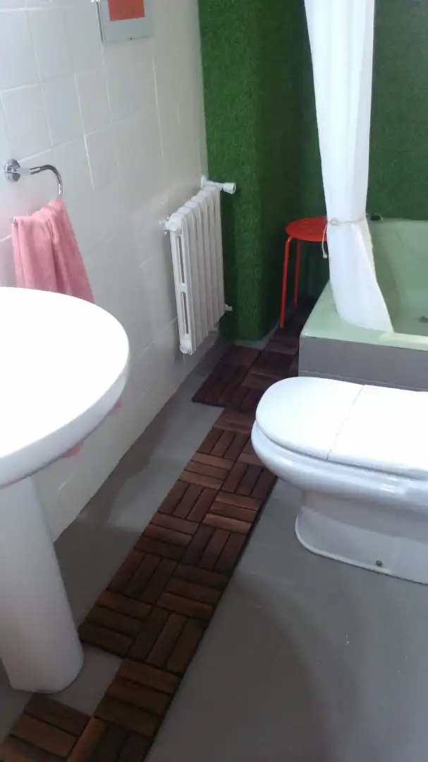 Baño de Apartamento de alquiler en Zaragoza con Calefacción, Parquet y Amueblado
