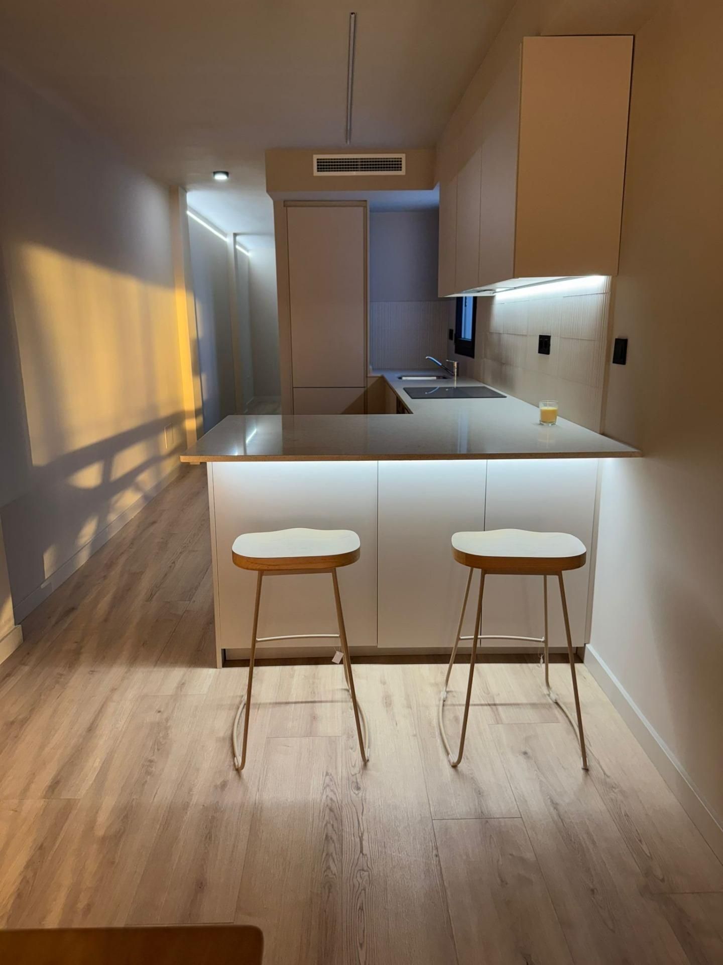 Cuina de Planta baixa de lloguer en  Barcelona Capital amb Aire condicionat, Terrassa i Alarma