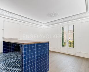 Kitchen of Apartment for sale in  Barcelona Capital  with Air Conditioner, Heating and Parquet flooring