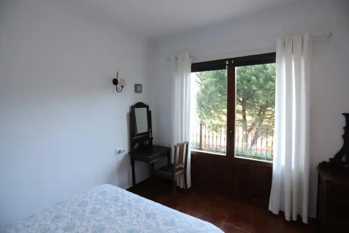 Dormitori de Finca rústica en venda en Quirós amb Calefacció, Jardí privat i Terrassa
