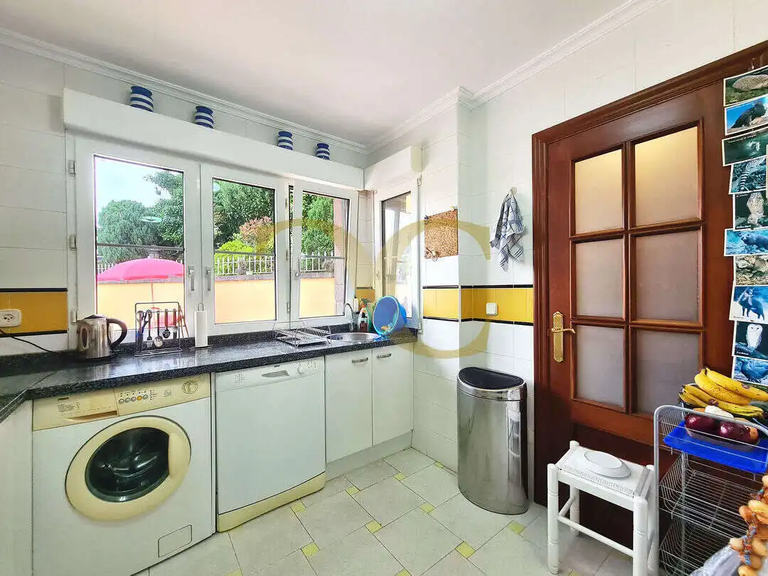 Cocina de Casa adosada en venta en Ribadesella con Calefacción, Trastero y Amueblado