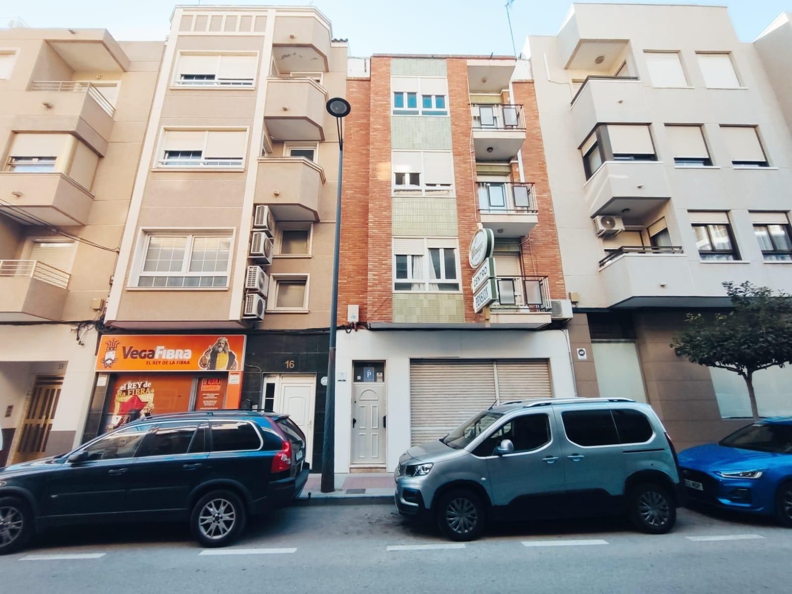 Vista exterior de Edifici en venda en Guardamar del Segura