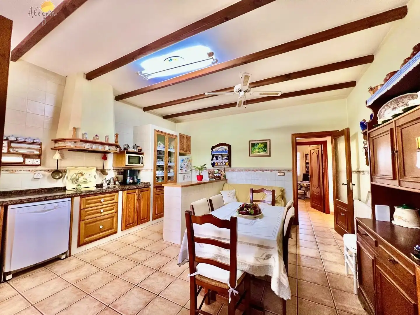 Cuina de Casa o xalet en venda en Daya Vieja amb Aire condicionat, Calefacció i Jardí privat