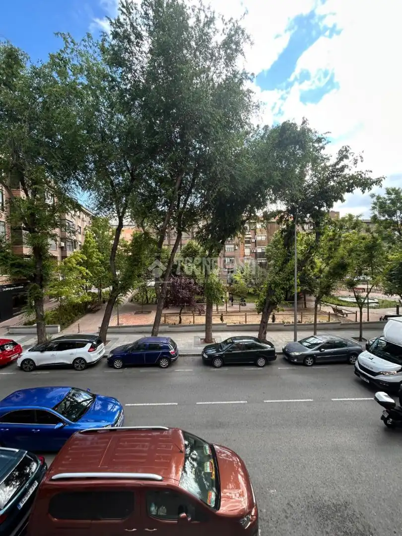 Vista exterior de Piso en venta en Madrid con Calefacción y Terraza