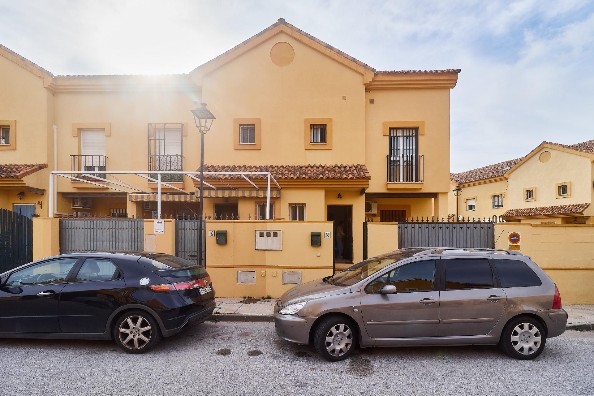 Vista exterior de Casa adosada en venda en Alhaurín de la Torre amb Aire condicionat, Terrassa i Traster