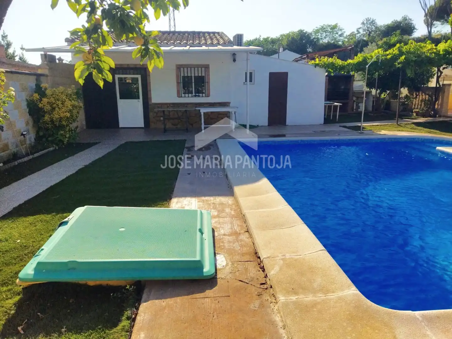Piscina de Casa o xalet en venda en Arcos de la Frontera amb Calefacció, Jardí privat i Traster