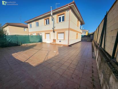 Exterior view of Single-family semi-detached for sale in Cayuela  with Heating, Private garden and Terrace